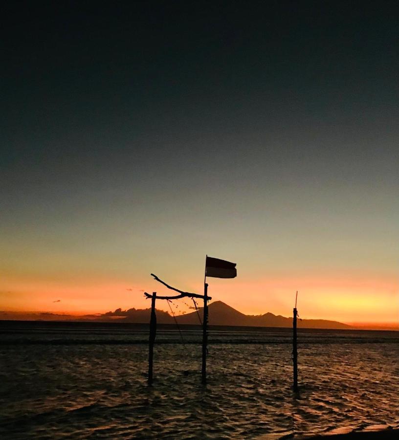 The Exile Sunset Bar & Bungalow Gili Trawangan Exterior photo
