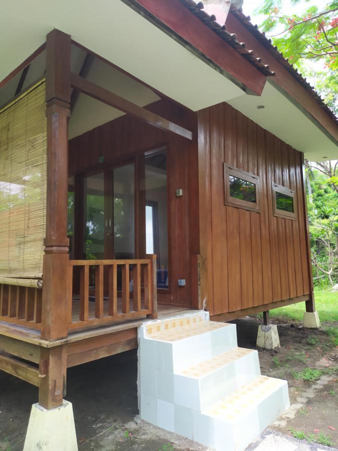 The Exile Sunset Bar & Bungalow Gili Trawangan Exterior photo