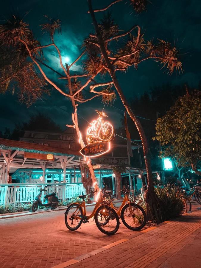 The Exile Sunset Bar & Bungalow Gili Trawangan Exterior photo