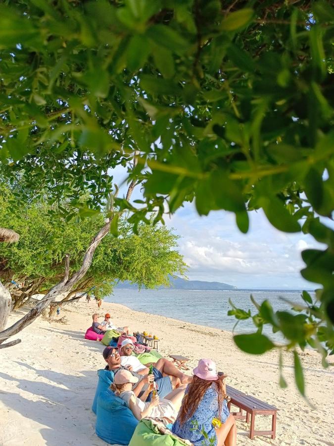 The Exile Sunset Bar & Bungalow Gili Trawangan Exterior photo